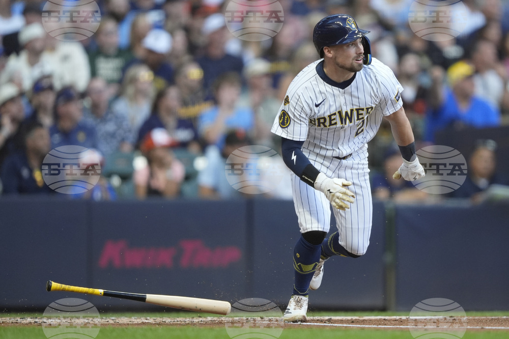 Giants Brewers Baseball
