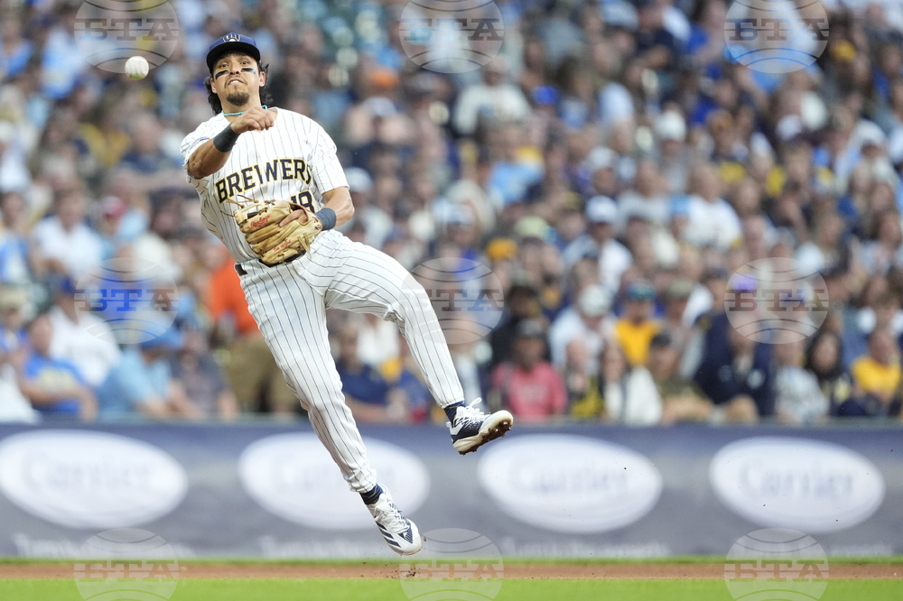 Giants Brewers Baseball