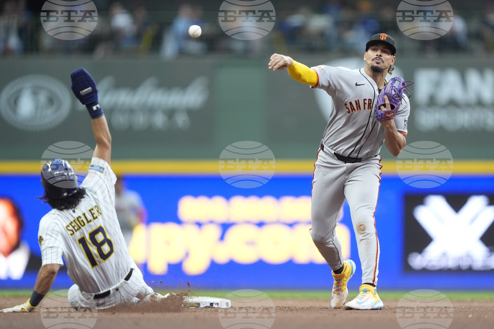 Giants Brewers Baseball