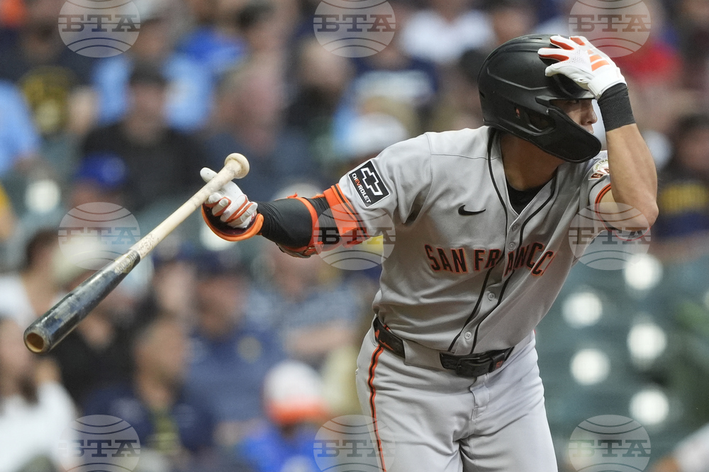 Giants Brewers Baseball
