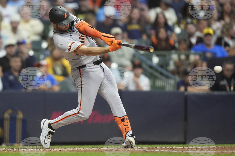 Giants Brewers Baseball