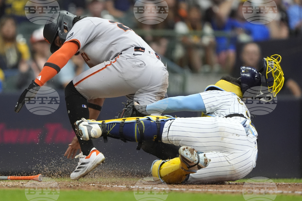 Giants Brewers Baseball