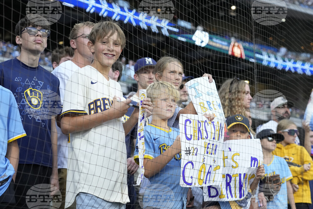 Giants Brewers Baseball