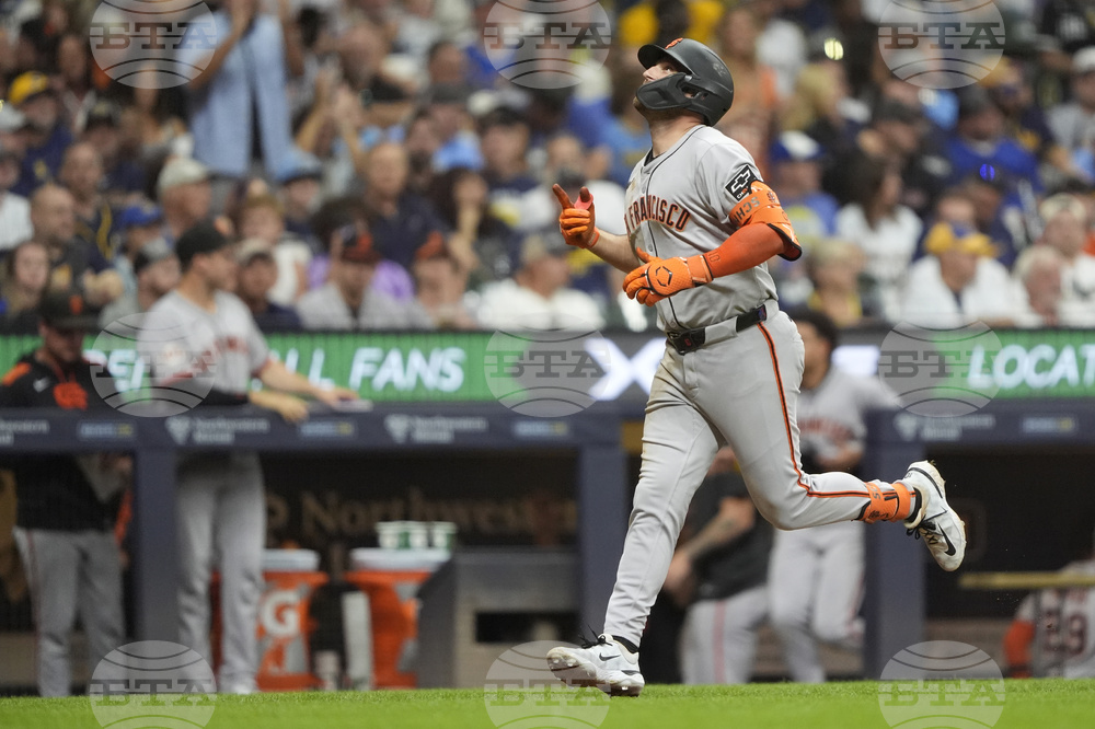 Giants Brewers Baseball