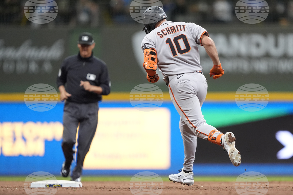 Giants Brewers Baseball