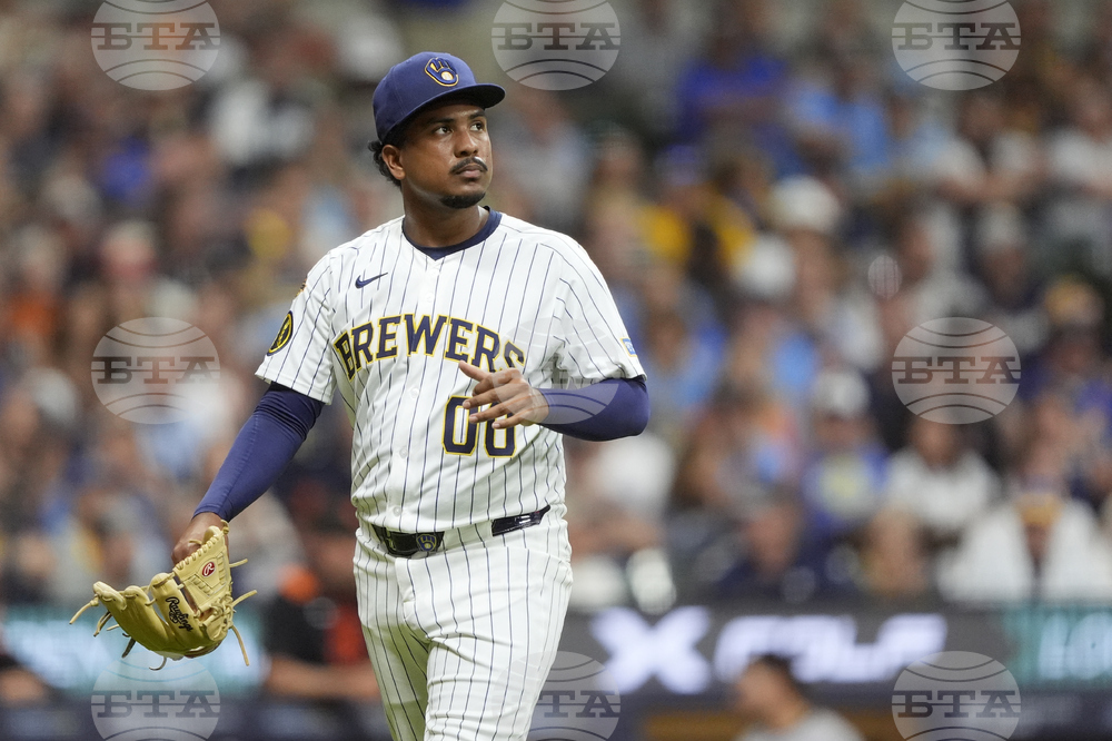 Giants Brewers Baseball