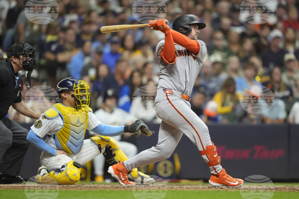 Giants Brewers Baseball