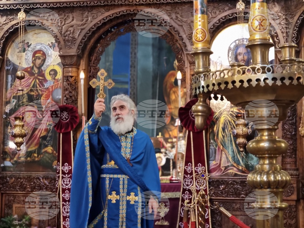 Простете на враговете си, за да ви прости и Бог, призова отец Георги в неделната проповед в храм „Св. Николай Чудотворец“ в Ямбол