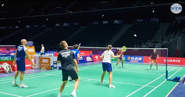 Българските състезатели проведоха първа тренировка преди Световното първенство по бадминтон в Париж