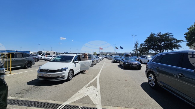 Засилен е трафикът за товарни автомобили към Турция и за леки коли към Сърбия, съобщава "Гранична полиция"