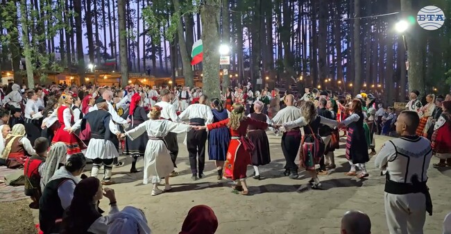 Започна Фестивалът на фолклорната носия в Жеравна