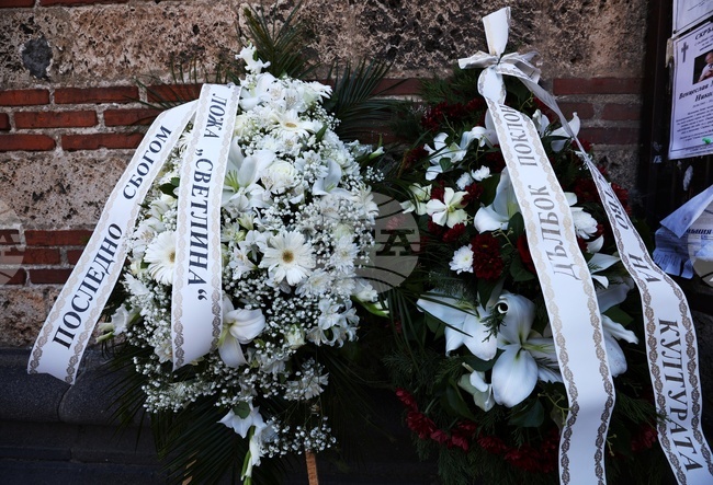 Изтъкнатият виолончелист, педагог и писател проф. Венцеслав Николов беше изпратен в последния му земен път - в храма "Св. Седмочисленици"