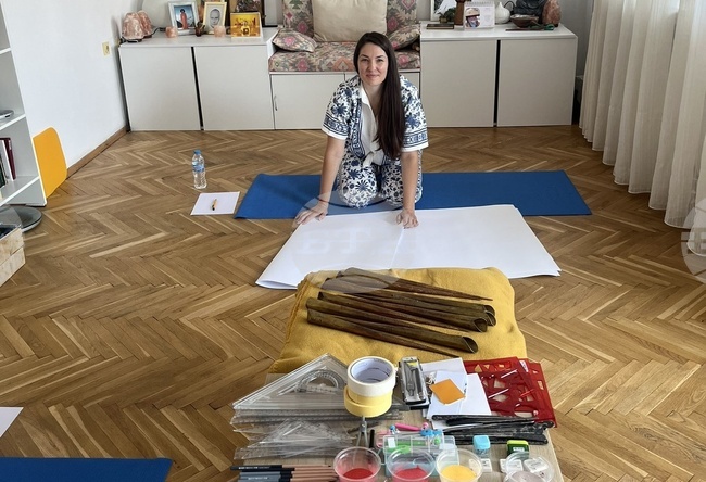 За съвременния човек пясъчната мандала може да е начин да намали тревожността си и да се преоткрие, казва арт терапевтът Виктория Димитрова