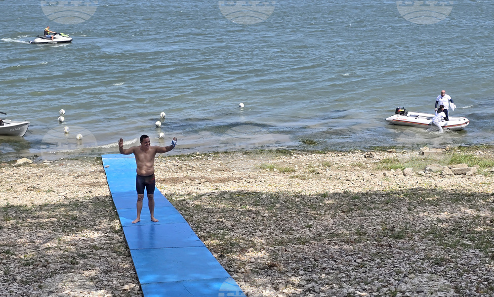 Bulgarian Swimmer Tsanko Tsankov Completes 24-Hour Continuous Swim in Danube River