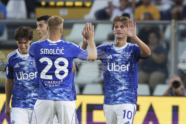 Комо победи Лацио в Серия А, Каляри изравни на Фиорентина в края