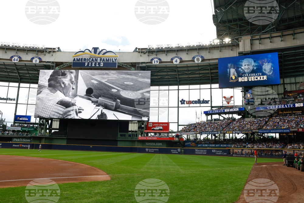 Giants Brewers Baseball