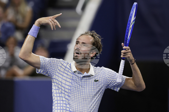 Френският треньор Жил Сервара и руският тенисист Даниил Медведев прекратиха сътрудничеството си