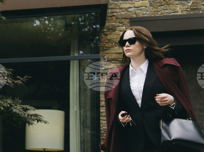 Актрисата Ема Стоун и режисьорът Йоргос Лантимос се завърнаха на кинофестивала във Венеция с "Бугония"