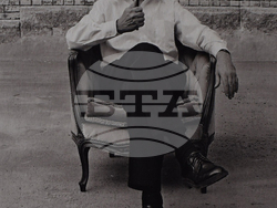 Васил Симитчиев представя видеоинсталацията си „Пиета“ в галерия „Академия“. Снимка: НХА