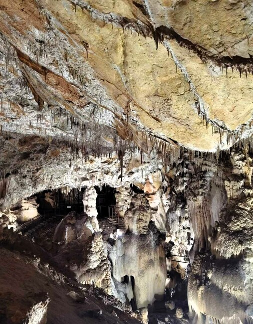 Около три хиляди туристи са посетили пещерата Добростански бисер край Асеновград за три месеца