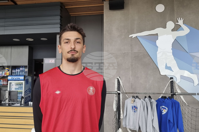 Баскетболният национал Борислав Младенов за трансфера в Апоел Тел Авив: "Трябва да работя, за да мога да покажа, че заслужавам да остана тук"