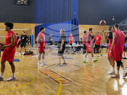 Баскетбол - тренировка - Апоел Тел Авив - Борислав Младенов