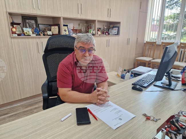 Най-трудно се намират учители по математика, химия, физика, каза началникът на Регионалното управление на образованието в Разград