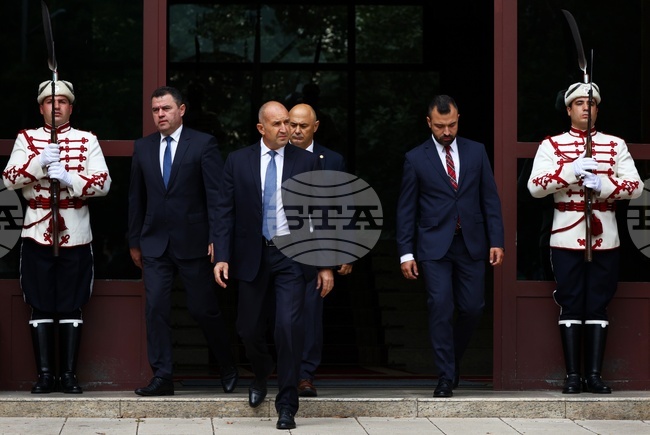 Категорично не приемам внушенията, че саботирам правителството, каза президентът Румен Радев 