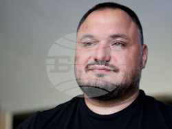 Варна - фотографска изложба „ПроменениТЕ - за живота след приемната грижа“