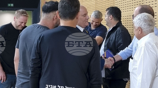 Панатинайкос е отнел сезонния билет на фена, който блъсна и обиди собственика на баскетболния Апоел Тел Авив