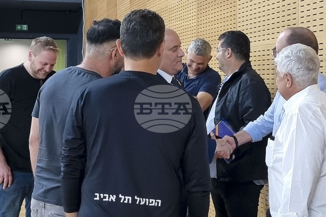 Панатинайкос наложи доживотна забрана на фен, блъснал собственика на баскетболния Апоел Тел Авив