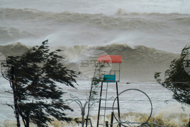 Трима души загинаха във Виетнам при преминаването на тайфуна "Каджики"