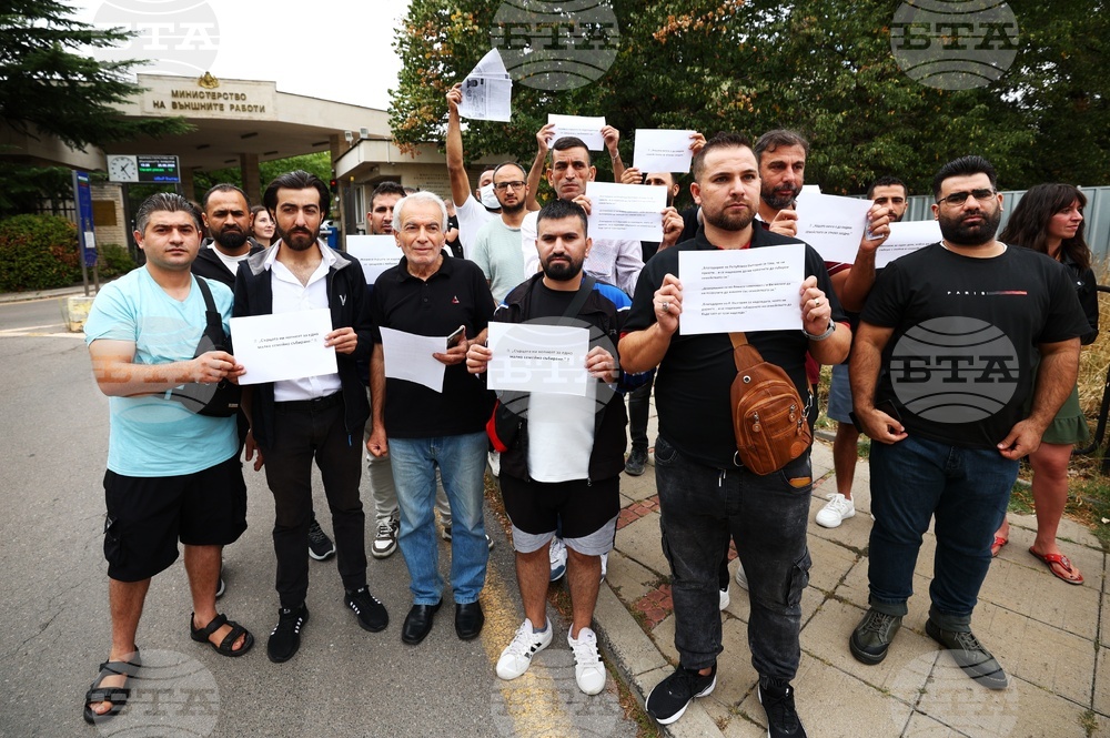 Legal Syrian Migrants Protest in Sofia оver Visa Procedures for Family Members