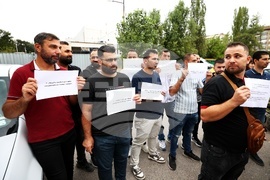 МВнР - сирийци - протест