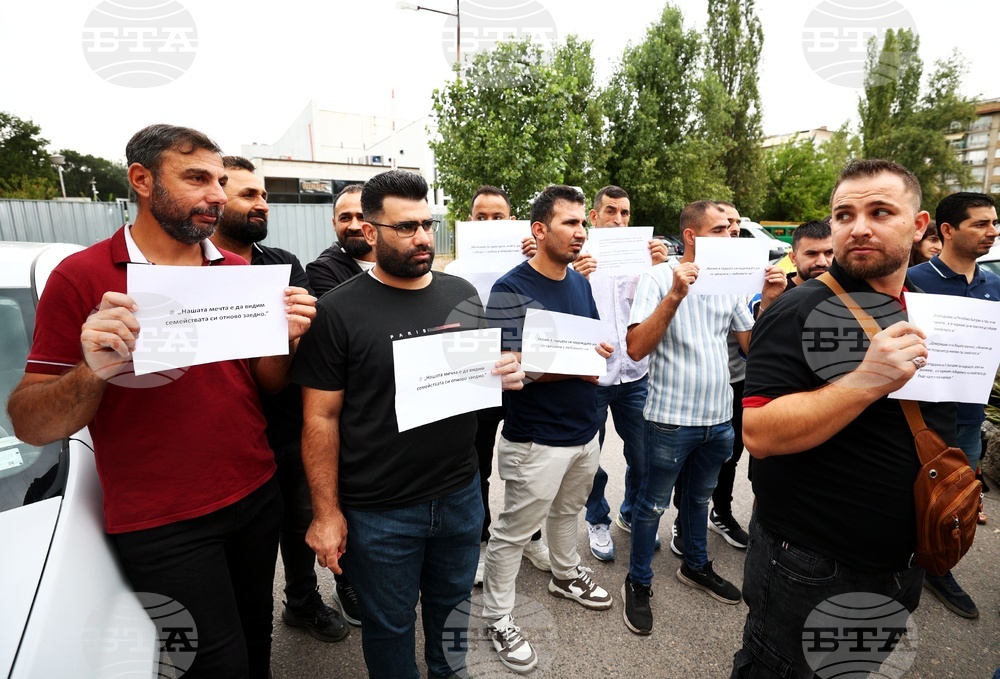 МВнР - сирийци - протест