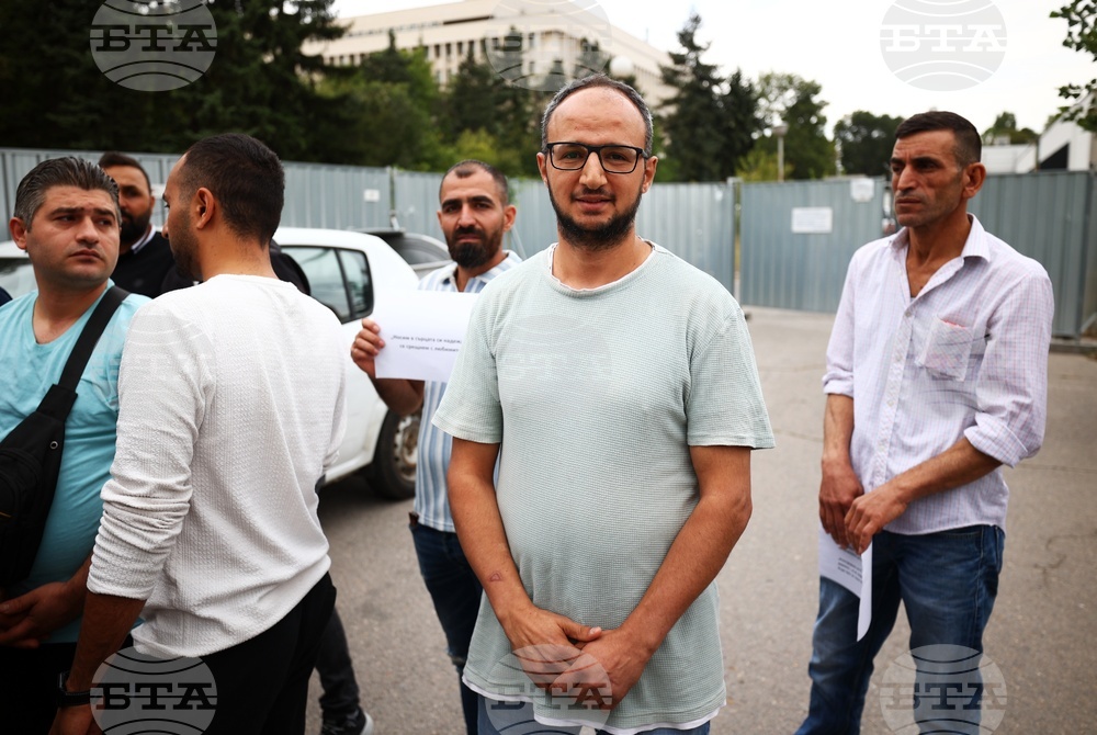 МВнР - сирийци - протест