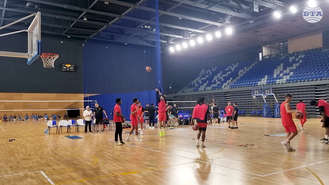 Борислав Младенов направи първа тренировка с баскетболния Апоел Тел Авив, израелският тим започна подготовка в София