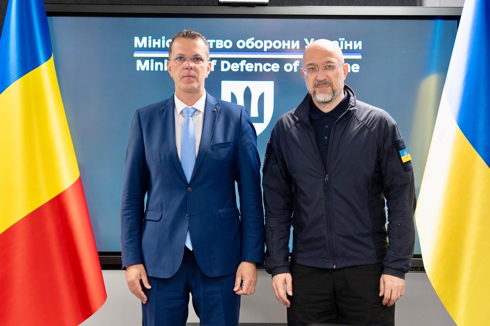 Доставки на оръжие и производство на дронове обсъдиха министрите на отбраната на Румъния и Украйна на среща в Киев