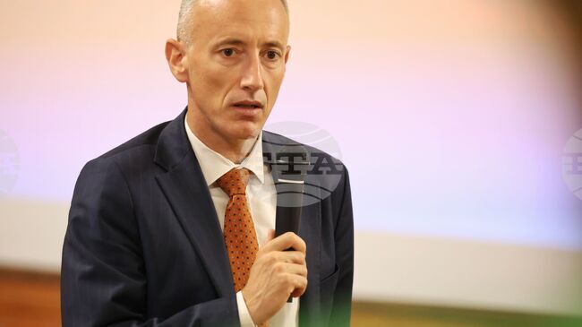 Mobile Phone Use by Schoolchildren to Be Banned in Schools from November - Education Minister
