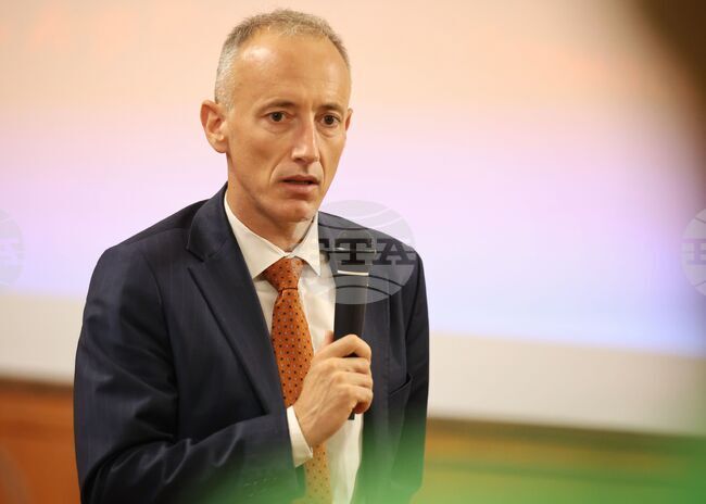 Mobile Phone Use by Schoolchildren to Be Banned in Schools from November - Education Minister