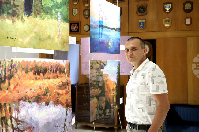 Пътуване през 13 времеви портала предлага художникът Стефан Б. Стефанов в дигитална изложба във Варна