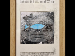 Ксения Иванова представя своята самостоятелна „(не)графична изложба“, озаглавена „Находки“. Снимка: Екипът на галерия „Сердика“