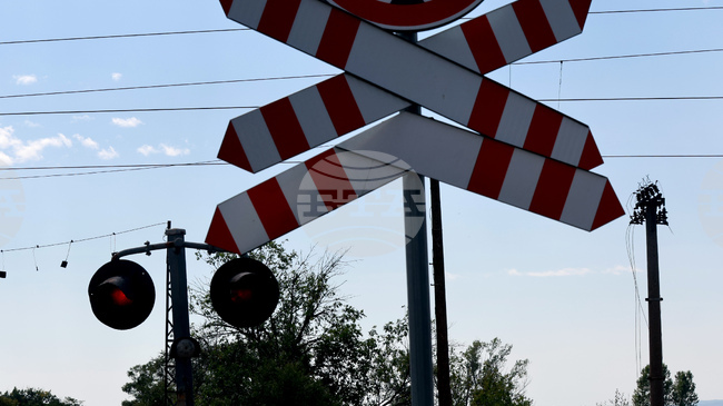 Променя се режимът на движение в района на железопътния прелез на казанлъшкия булевард „Никола Петков“ по пътя към село Овощник