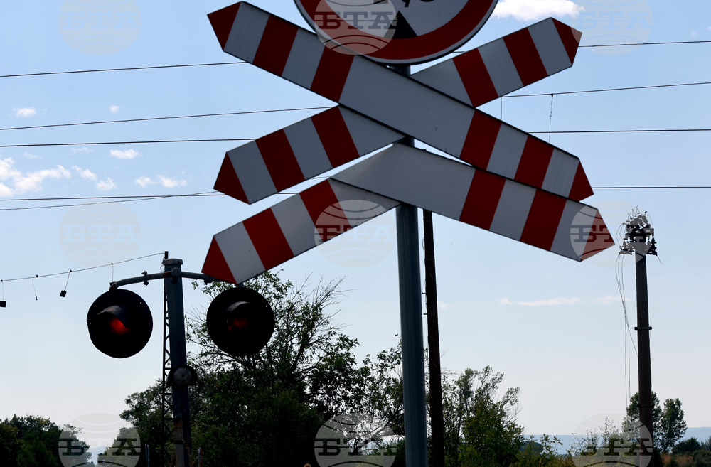 Променя се режимът на движение в района на железопътния прелез на казанлъшкия булевард „Никола Петков“ по пътя към село Овощник