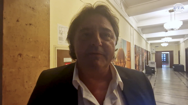 Директорът на столичната болница „Княгиня Клементина” ще изпрати днес на общинската комисия по здравеопазване корекции в обществена поръчка за доставка на ПЕТ скенер