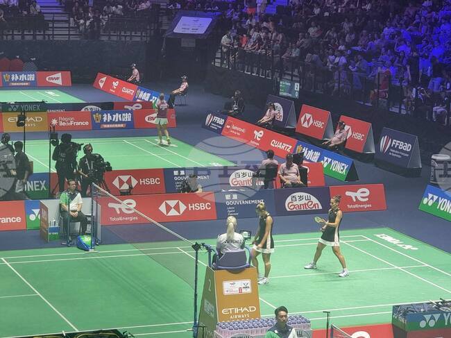 Европейските шампионки Стефани Стоева и Габриела Стоева донесоха първа победа за България на Световното първенство по бадминтон в Париж