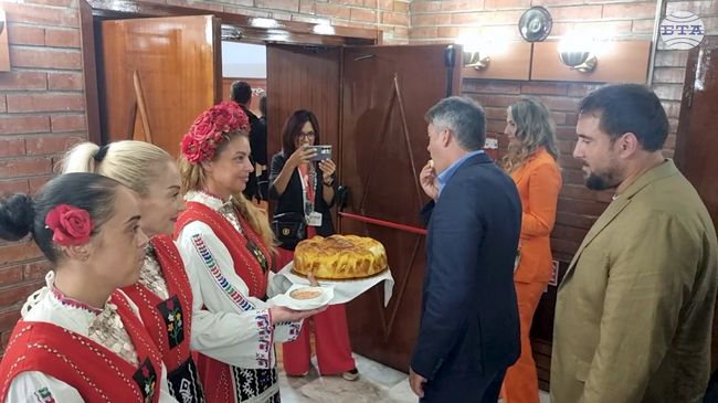 Откриха обновения след ремонт Колеж по туризъм в Бургас със зали, носещи имената на населени места от региона