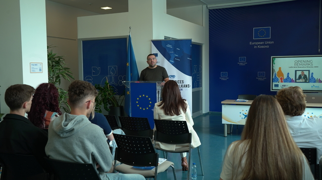 КосоваПрес: Форумът „Гласовете на младежите на Балканите“ обсъжда в Прищина европейското бъдеще