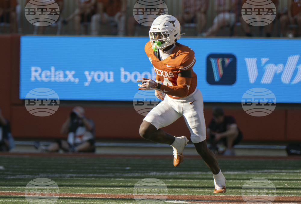 Texas Defending Smith Football