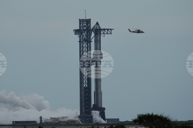 Десетият тестов полет на ракетата "Старшип" на "Спейс Екс" беше отложен заради лоши метеорологични условия